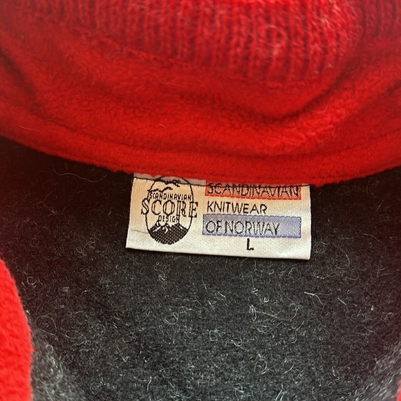 Men’s Scandinavian Score Sweater - Large. - Picture 4 of 13